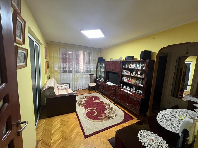 Vand apartament cu 3 camere semidec et 4 pret 55.000 euro