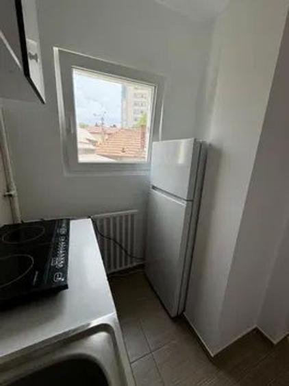 Garsoniera etajul 1, Zorilor str Louis Pasteur