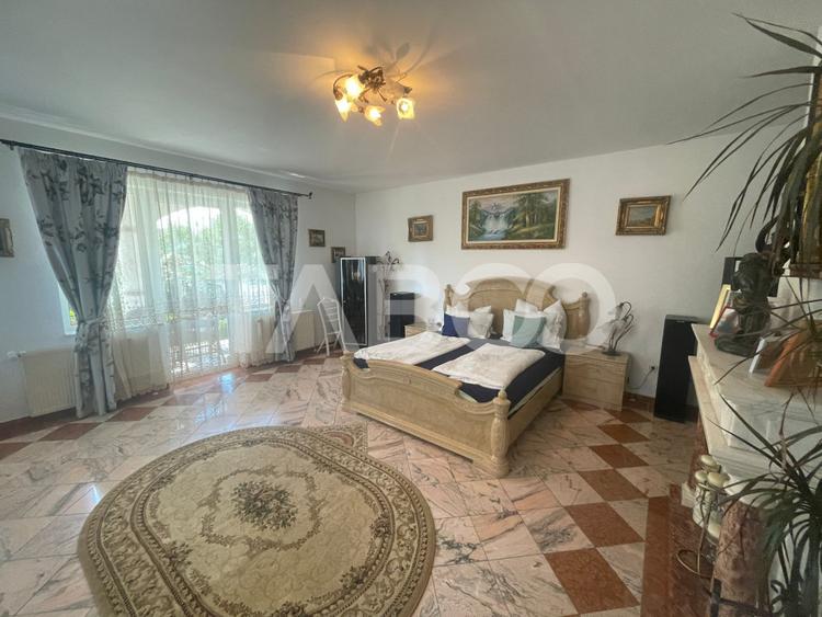 Casa deosebita de vanzare 453 mp utili si curte 528 mp in Avrig