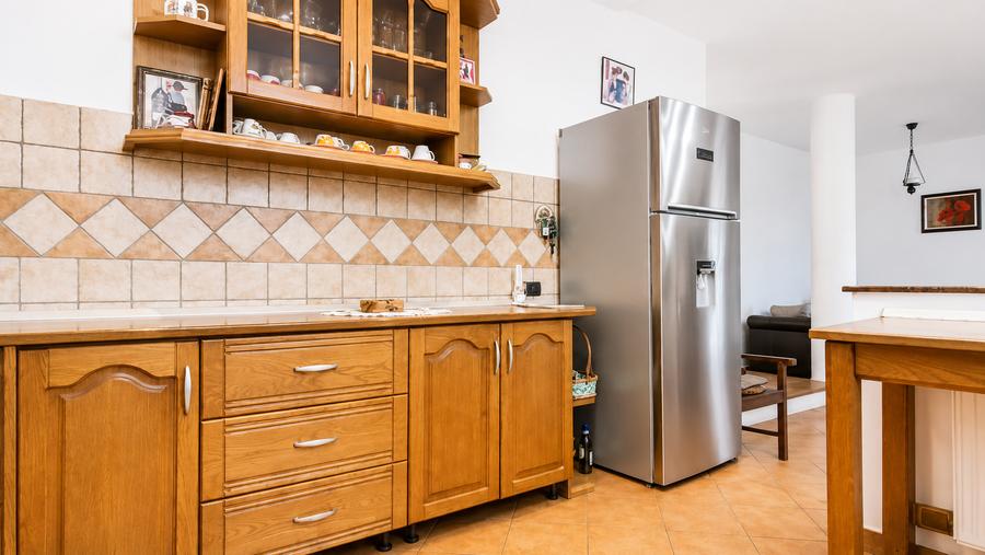 Casa spatioasa de inchiriat cu 5 camere in Zimandu Nou