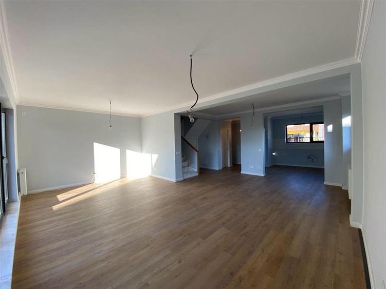 Casa Vila Duplex NOUA 5 camere Otopeni curte proprie acces privat
