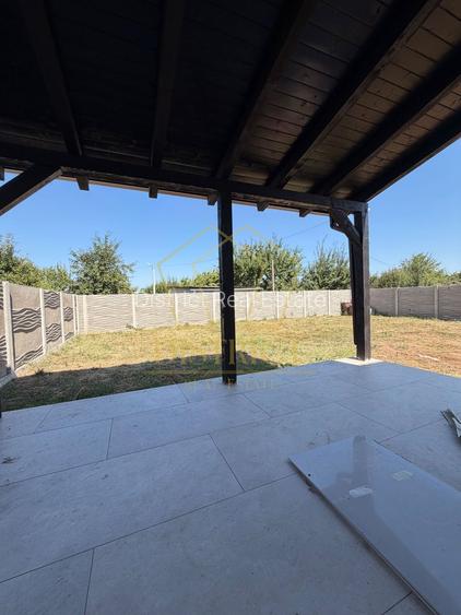 Duplex cu 5 camere si 2 bai, 470 mp teren si 115 mp utili in Ghiroda.