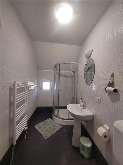 Casa cu 10 camere pentru pensiune sau locuit