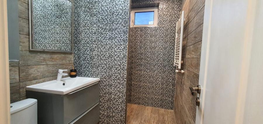Exclusivitate,Tomis I,3 camere,mobilat/utilat lux,centrala gaz,etaj 4 cu pod