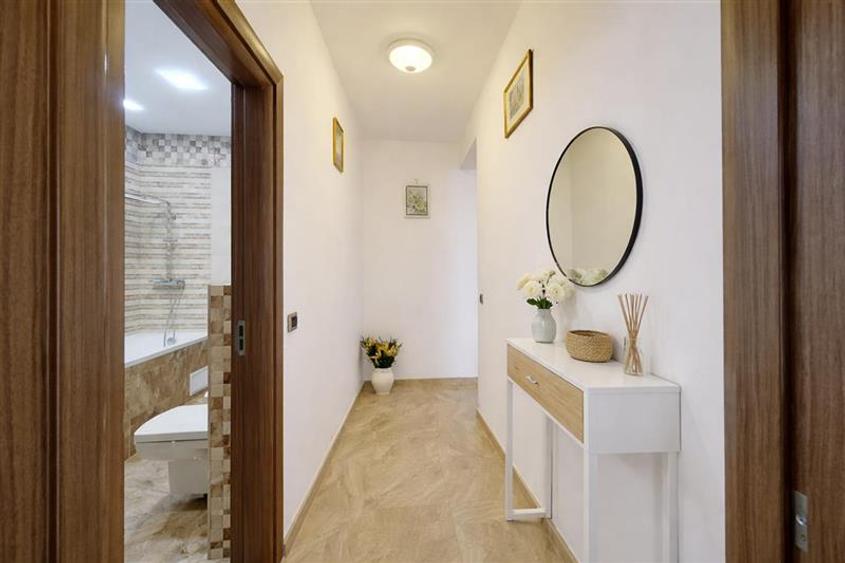 Premium Clasa A, 75mp, luminos, mobilat, echipat, ca nou, panorama, Tractorul, B
