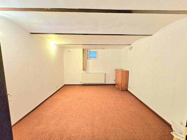 Apartament cu 3 camere in locatie centrala ( rezidenta/ spatiu birouri )