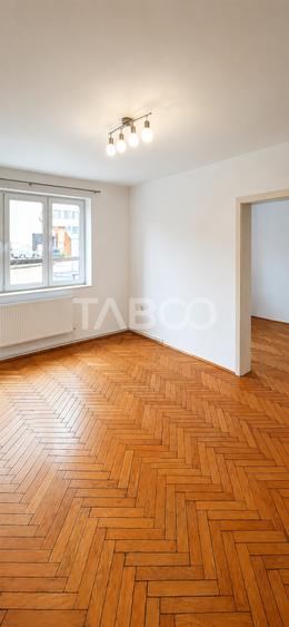 Apartament 2 camere etaj intermediar cu balcon zona Horea Centru