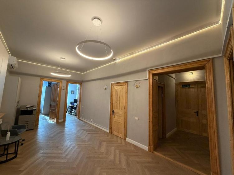 Inchiriez spatiu 5 camere Peninsula