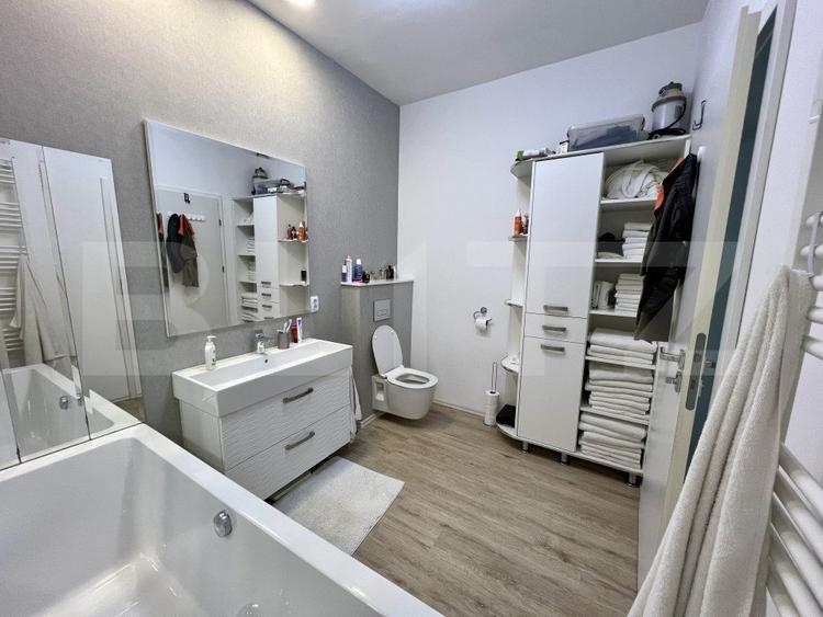 Casǎ cu 4 camere, zona Sânpetru