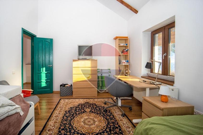 Casă cu două corpuri, teren 835 mp, str. I.L. Caragiale, Râșnov