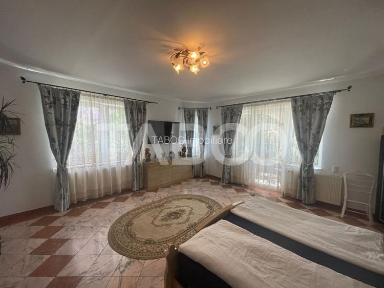 Casa deosebita  de vanzare 453 mp utili si curte 528 mp in Avrig - 32
