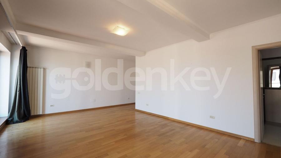Penthouse generos cu 6 camere, 4 bai | 204mp terasa | 2 garaje