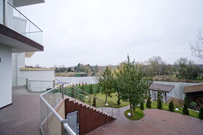👉 Vilă spectaculoasă pe lac – Ghermănești | 552 mp | Terasă, ponton,