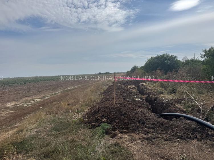 Teren intravilan construibil utilități la poarta