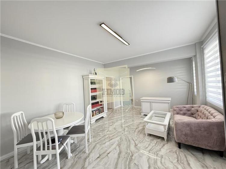Spatiu birouri modern cu 2 camere si parcare zona Mandra