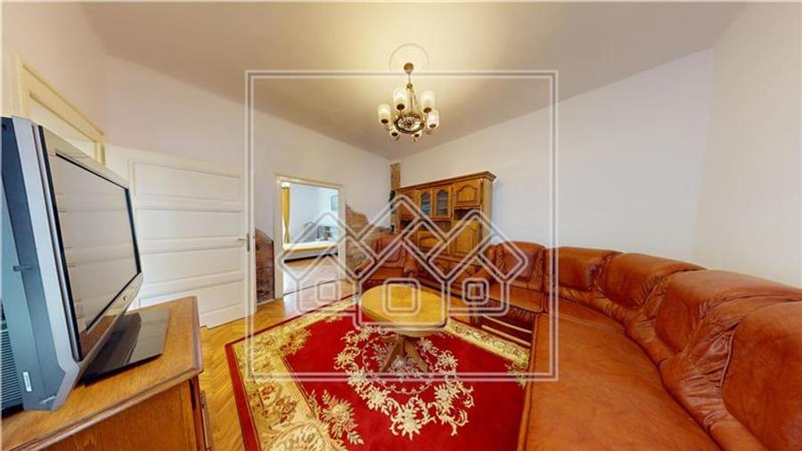 Ap. cu 2 camere si 20 mp de gradina, mobilat, Zona Centrala