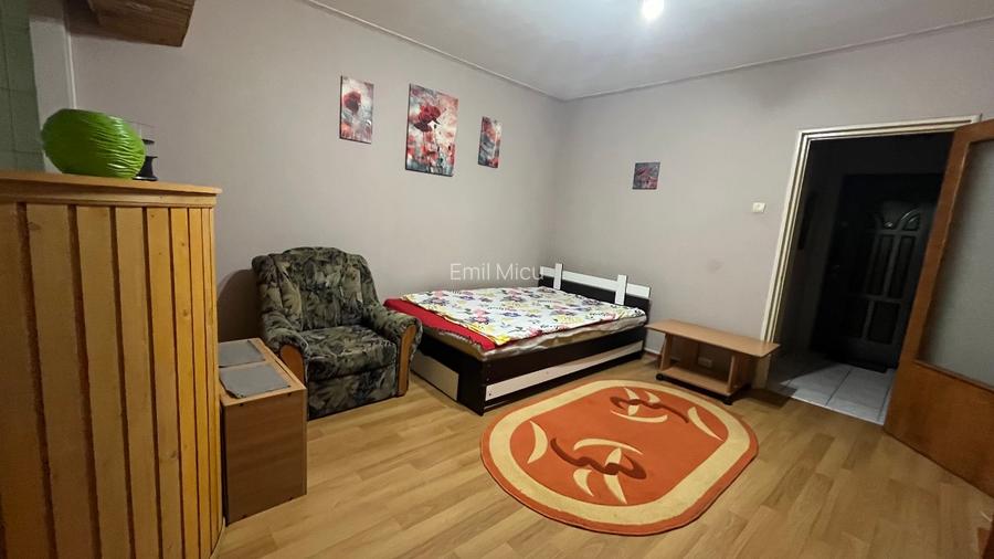 Vând garsonieră zona Favorit - 9