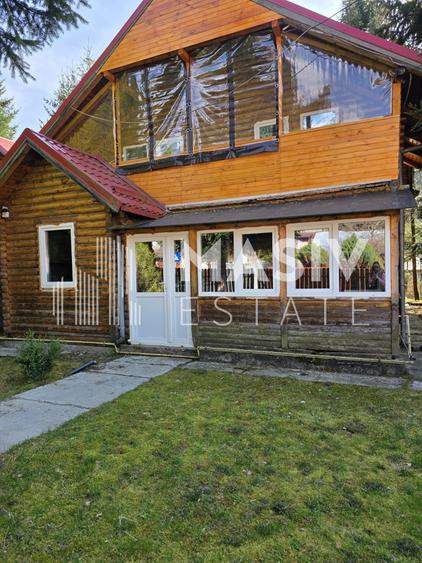 🏡 Casă din lemn masiv cu 7 camere, saună și teren generos – Azuga