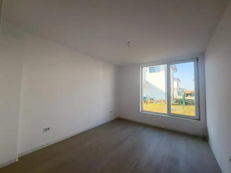 Casa De Vanzare 4 Camere | Finalizata | Curte Parcarea | Bariera