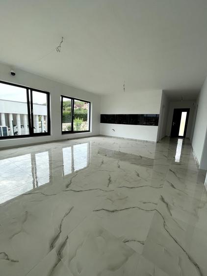 Casă modernă plan P – 750 mp teren – Săldăbagiu de Munte