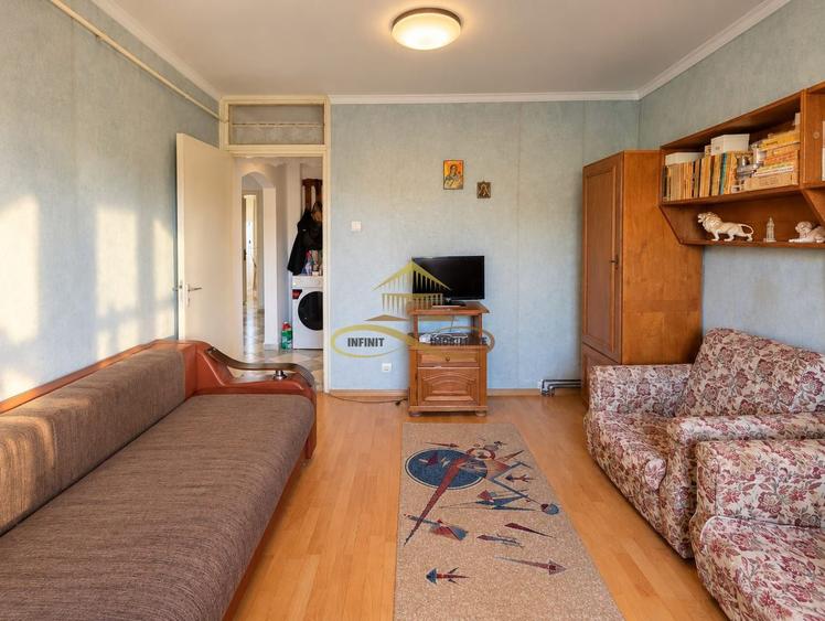 Apartament 3 camere decomandate, str.9 Mai