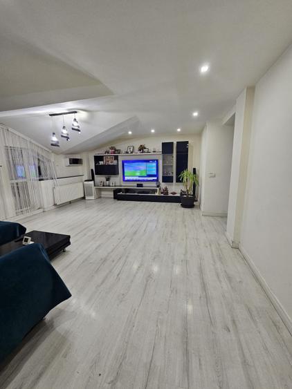 Apartament 3 camere decomandate, 141 mp utili, Rovine, zona Bacriz