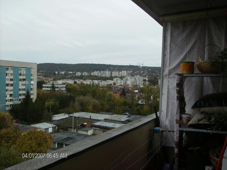 Vand apartaemnt cu 2 camere, cf. 1, semidecomandat, etaj 8/9, zona Aleea carpati