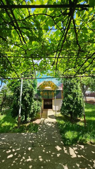Casa de vanzare su teren de 2.000 mp, Roman Neamt - 2
