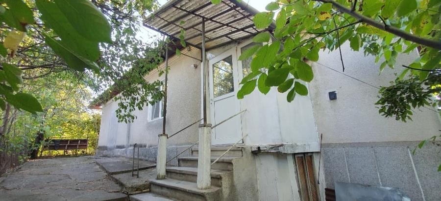 Casă 3 camere, garaj și teren - Rm. Vâlcea