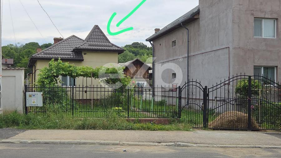 Casă cu 3 camere și teren 1.140 mp toate utilitățile, anexe și acces stradal