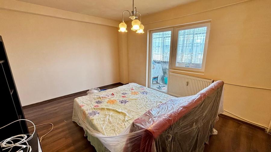 VANZARE APARTAMENT 3 CAMERE - DECOMANDAT - 2 BAI MIHAI BRAVU, PLOIESTI