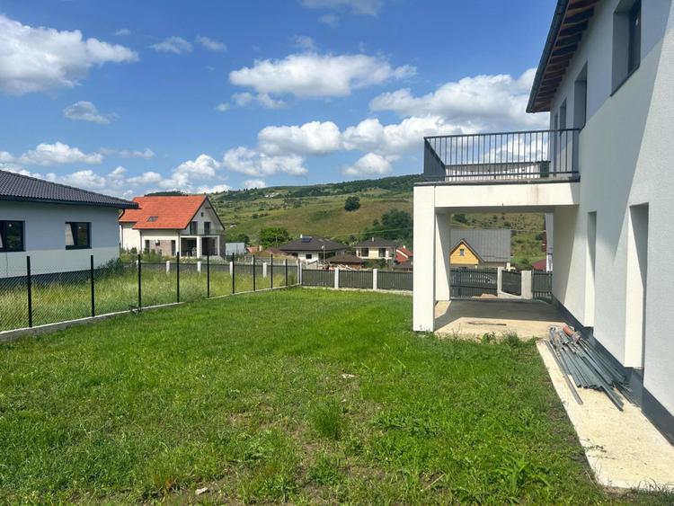 Duplex construit la standarde înalte de calitate la intrare in Corusu