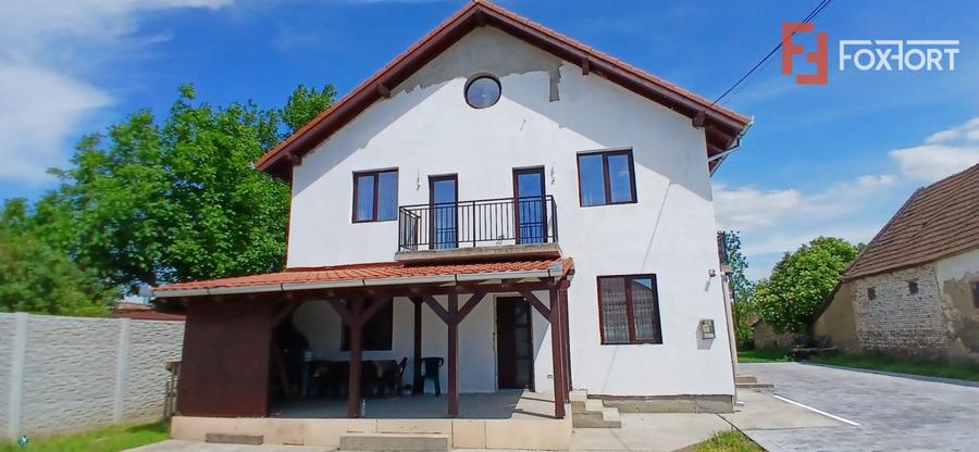 Casa individuala cu 6 camere Parter + 1 Etaj in Comlosu Mare