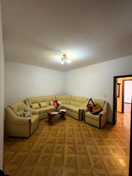 CI495 Piata Traian,casa 2 camere,Renovat