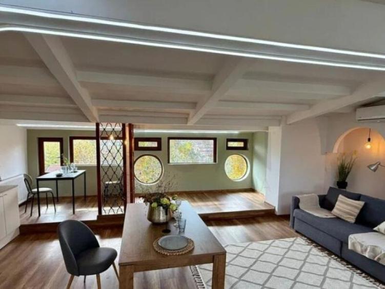 Vand apartament 4 camere deosebit in zona Iancu Nicolae Pipera.