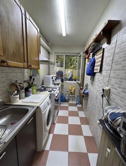 Garsoniera bloc mixt parter plus balcon zona metrou Romancierilor