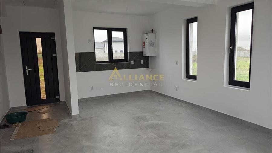 Casa individuala - 3 camere - 2 bai - 378 mp teren