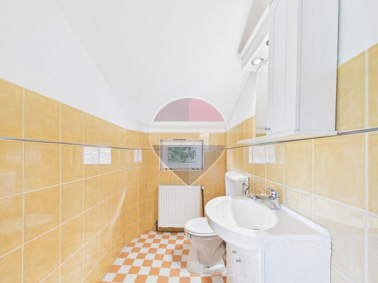 Apartament cu mansardă și garaj de vânzare în zona Domenii