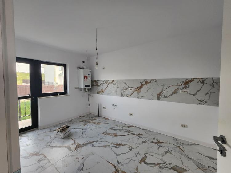 Casa individuala,4 camere,2 bai,110 mp utili,500 mp teren,20 mp Beci, Miroslava