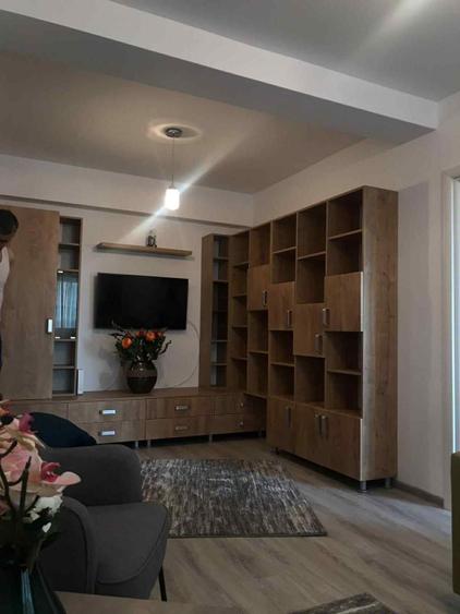 Ofer spre închiriere apartament cu 2 camere PROPRIETAR