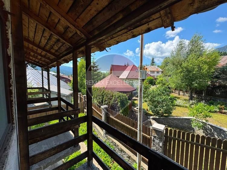 Casa la rosu in Poiana Tapului, Busteni, 3 dormitoare cu baie proprie