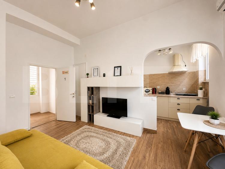 Clădire istorică, apartament, 4 camere- 130 mp, etaj 1, zona Centrală