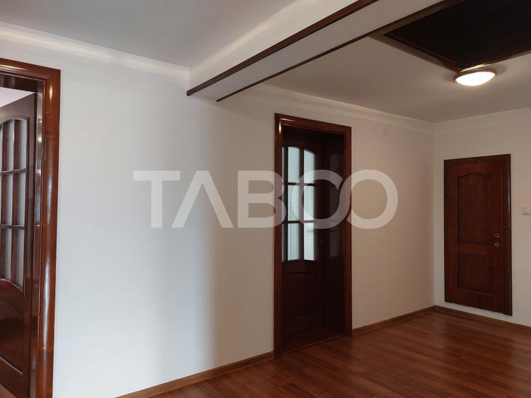 Casa de vanzare 4 dormitoare 1357 m curte terasa livada cu pomi Mohu