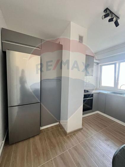 Apartament cu 4 camere de închiriat în zona Polivalenta