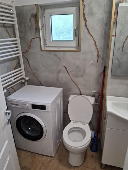 Vanzare garsoniera transformata in 2 camere. renovata, centrala proprie, etaj 1