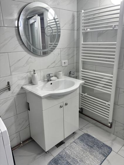 Casă de vânzare, 8 camere, 263 mp + 400 mp teren, în Câmpulung Moldovenesc