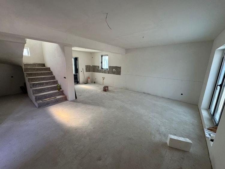 Casa noua, P+M, 4 camere, terasa, teren 550 m2, central, CORNU