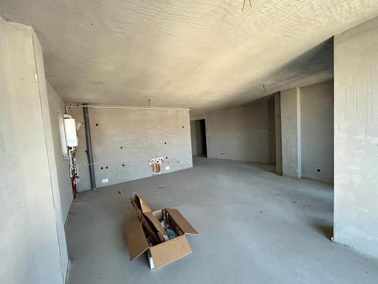 Apartament de 3 camere semifinisat, CF, 88,45 mp util, terasa 80 mp, zona Vivo