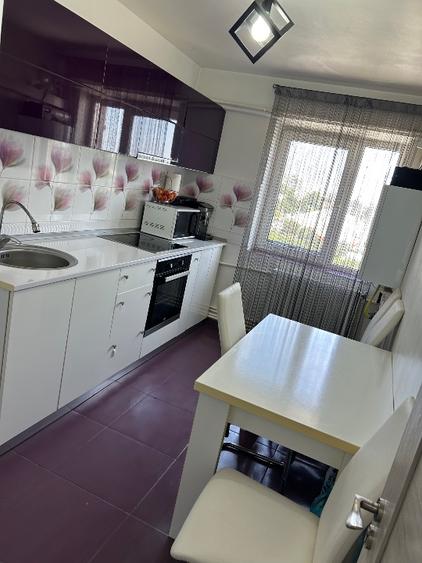 Vând apartament cu 3 camere zona Doraly