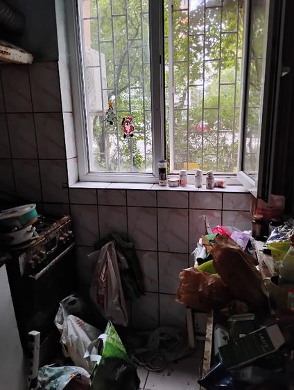Vand apartament str. Gheorghe Lazar 19 , ap.1, 2 camere, baie, bucatarie ,parter
